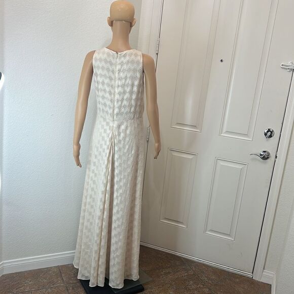 Anne Klein Dress Sz 4 V Neck Sleeveless Ivory Pleated Sheer Lined Maxi - Picture 7 of 12